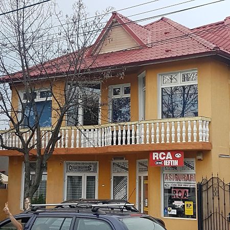 Hôtel Relax Haus à Hunedoara Extérieur photo