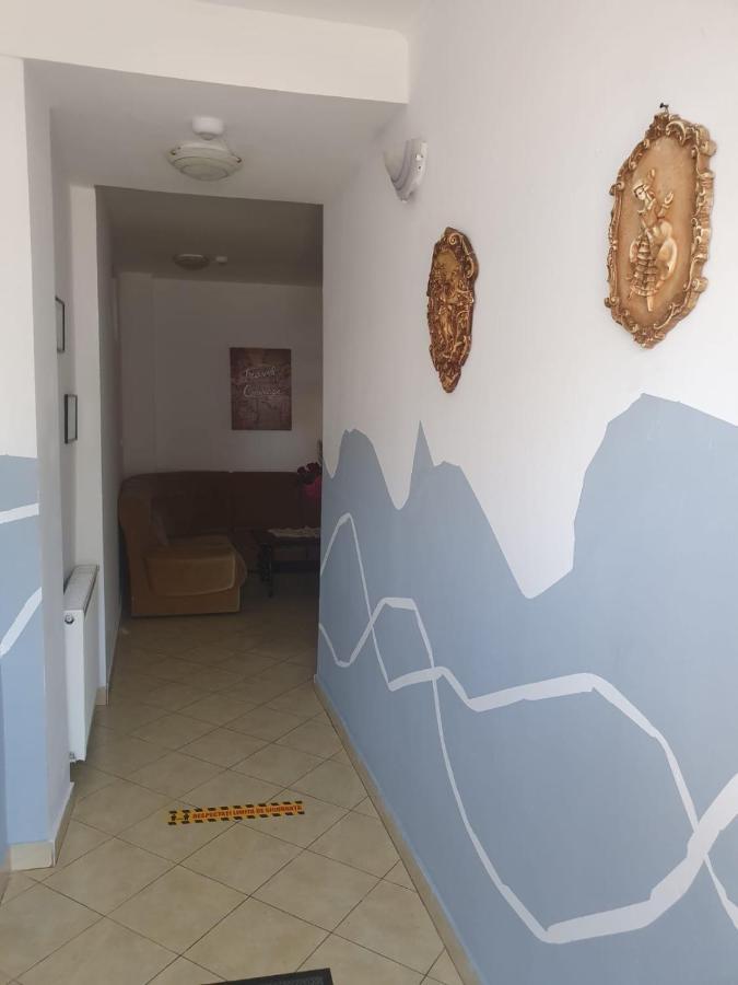 Hôtel Relax Haus à Hunedoara Extérieur photo