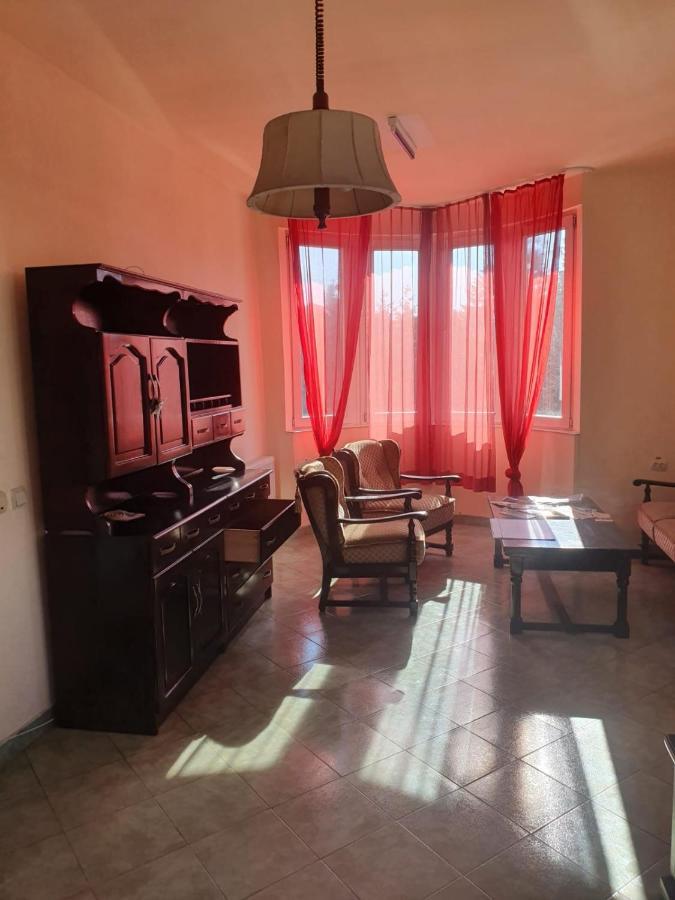 Hôtel Relax Haus à Hunedoara Extérieur photo