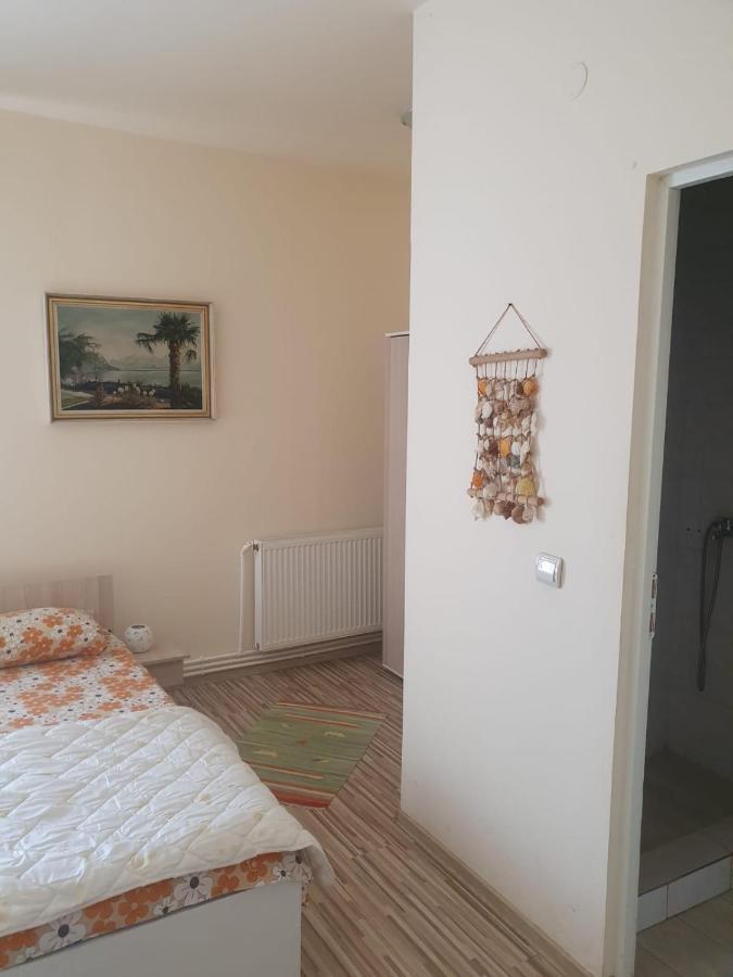 Hôtel Relax Haus à Hunedoara Extérieur photo