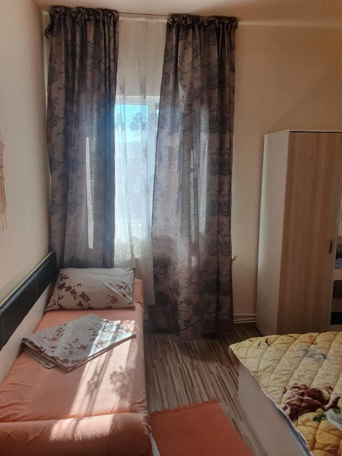 Hôtel Relax Haus à Hunedoara Extérieur photo